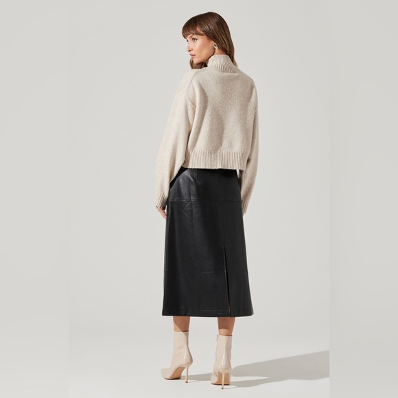 ASTR Fiala Mock Neck Sweater - Picture 2 of 11